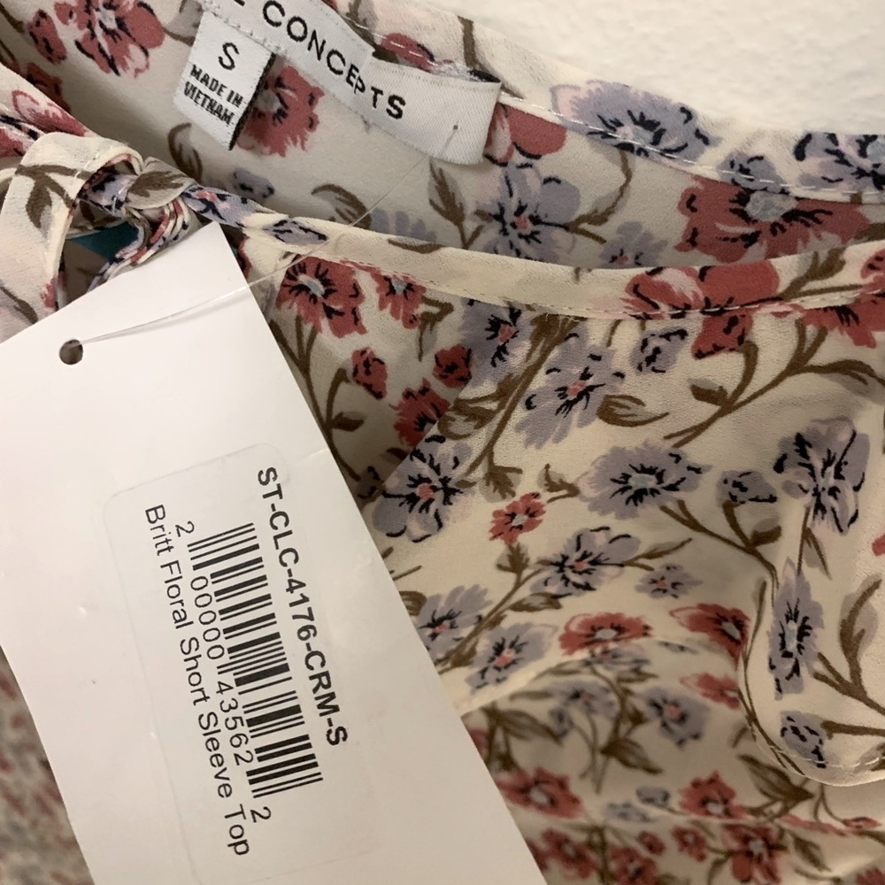 Britt Floral Short Sleeve Top - Picture 4 of 5